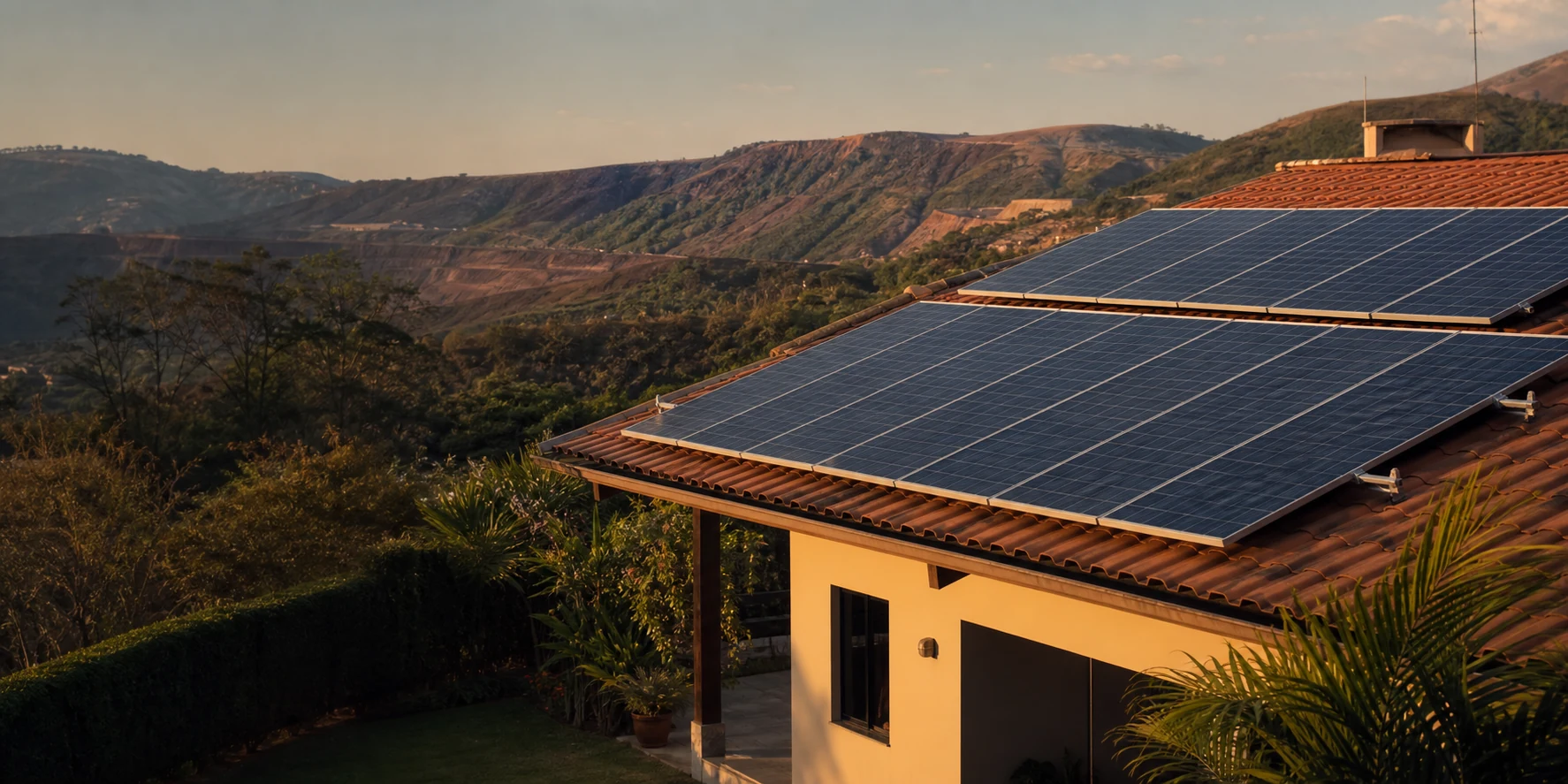 Painéis fotovoltaicos em telhado residencial com relevo de Minas Gerais ao fundo